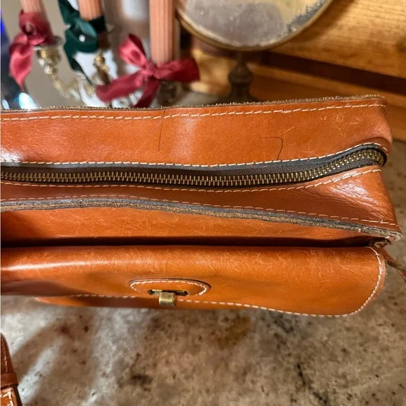 Patricia Nash| Cognac Leather Crossbody Bag| Vintage Style Twist Lock - Picture 4 of 5